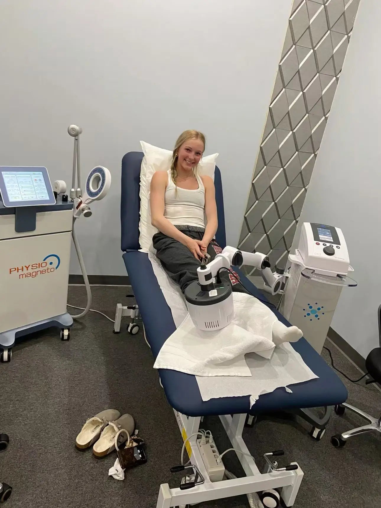 SLyric Extracorporeal Magnetic Transduction Therapy Machine For Targeted Pain